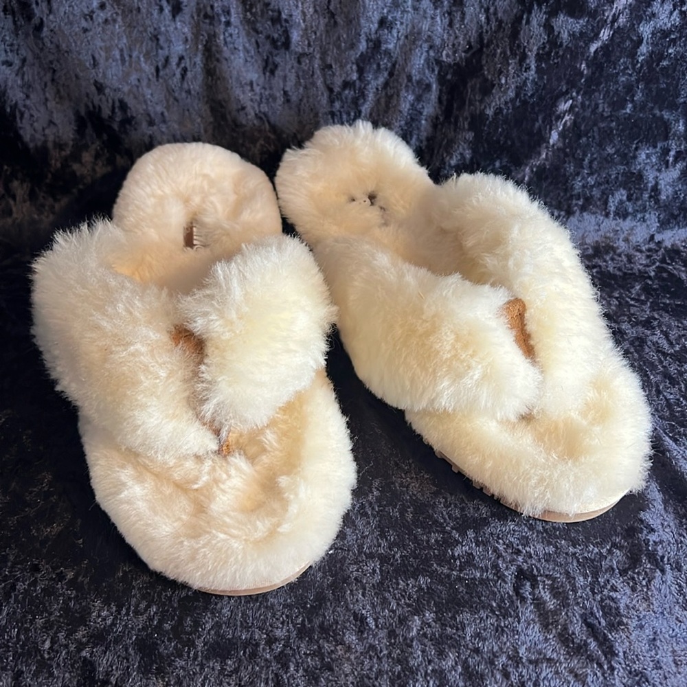 ✨NWOT LAMO Sherpa sandals